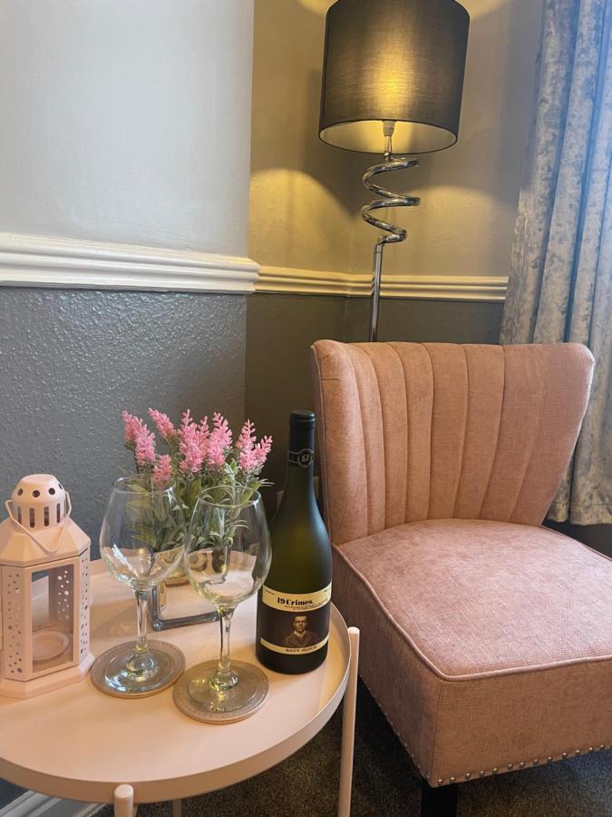 Courtyard Holiday Apartments Belper Bagian luar foto