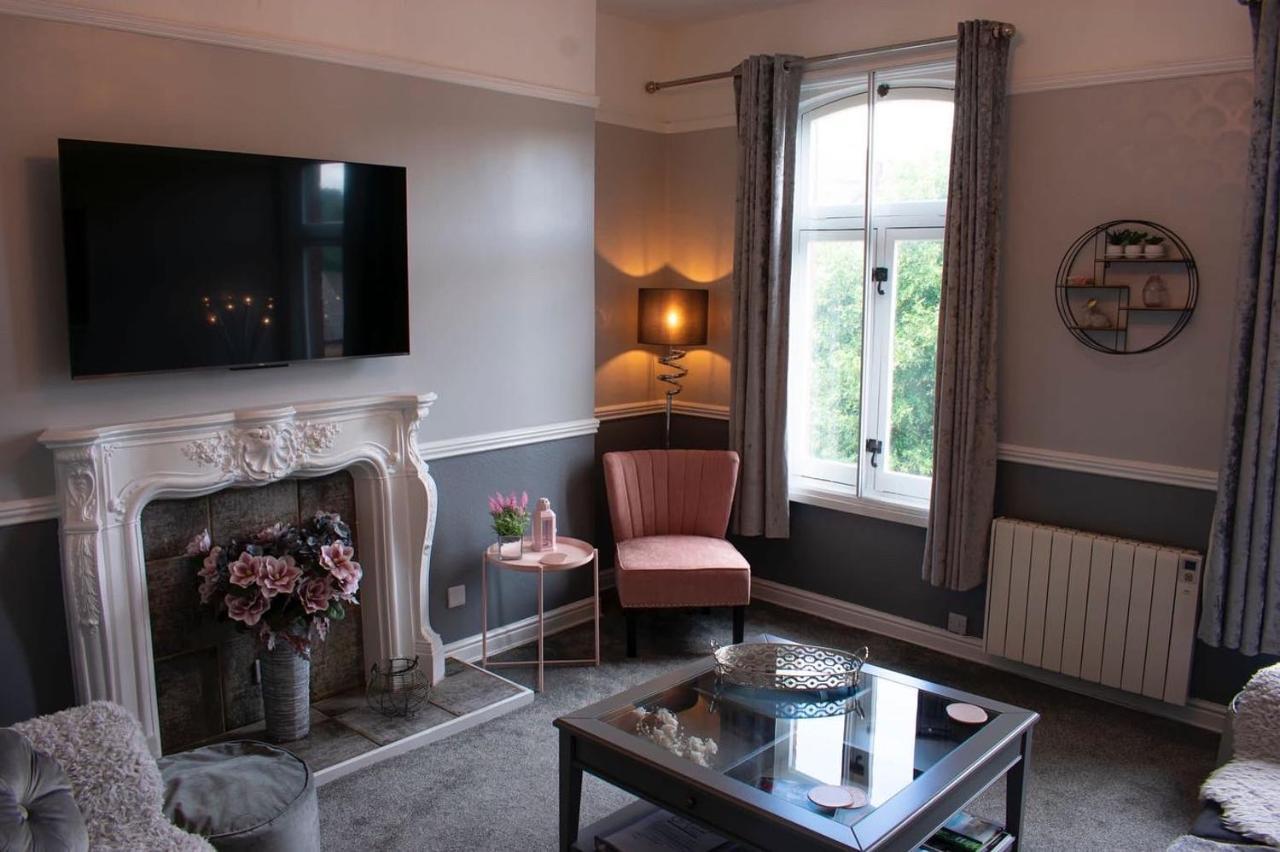 Courtyard Holiday Apartments Belper Bagian luar foto