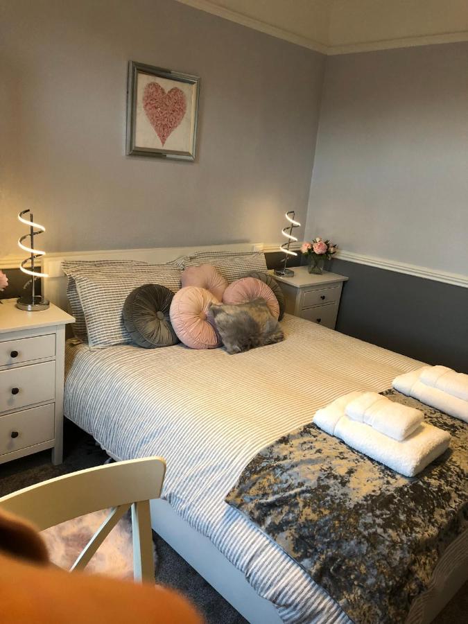Courtyard Holiday Apartments Belper Bagian luar foto