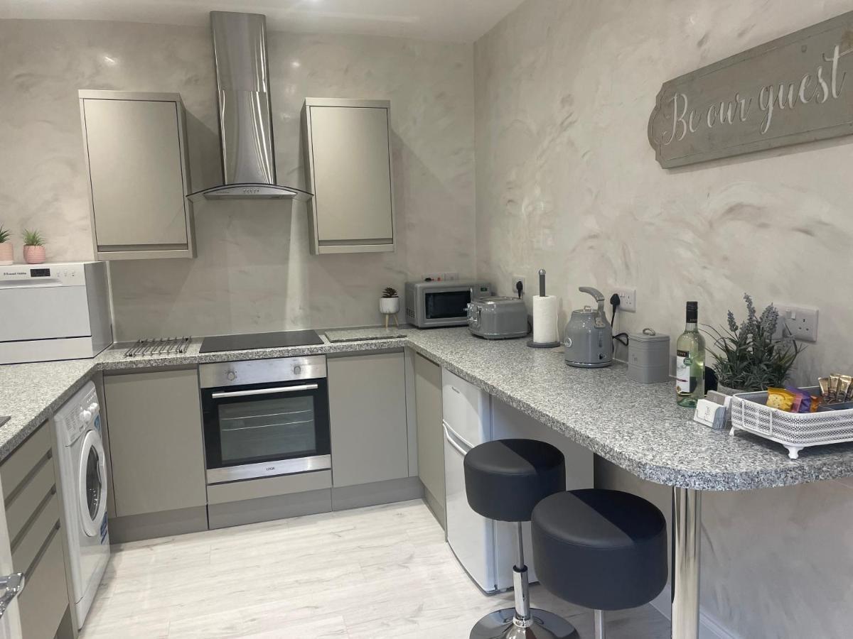 Courtyard Holiday Apartments Belper Bagian luar foto
