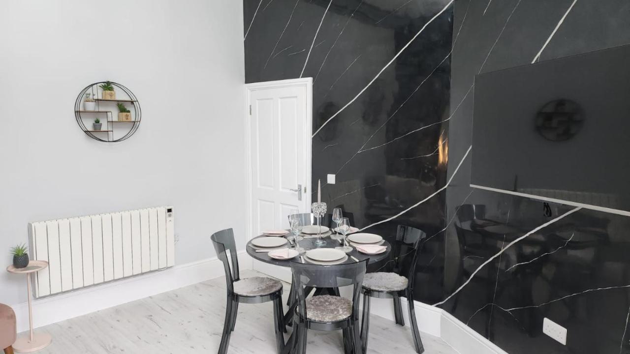 Courtyard Holiday Apartments Belper Bagian luar foto