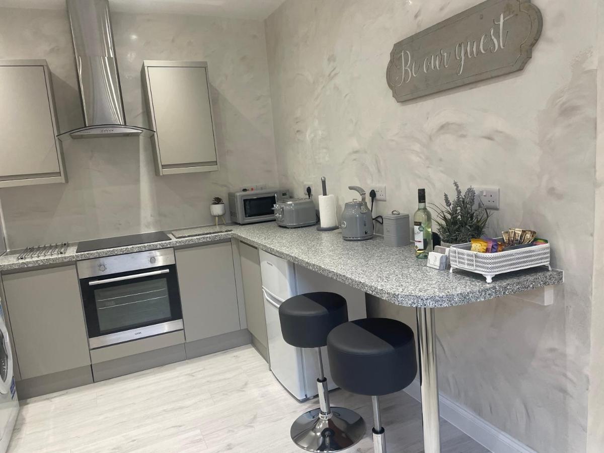 Courtyard Holiday Apartments Belper Bagian luar foto