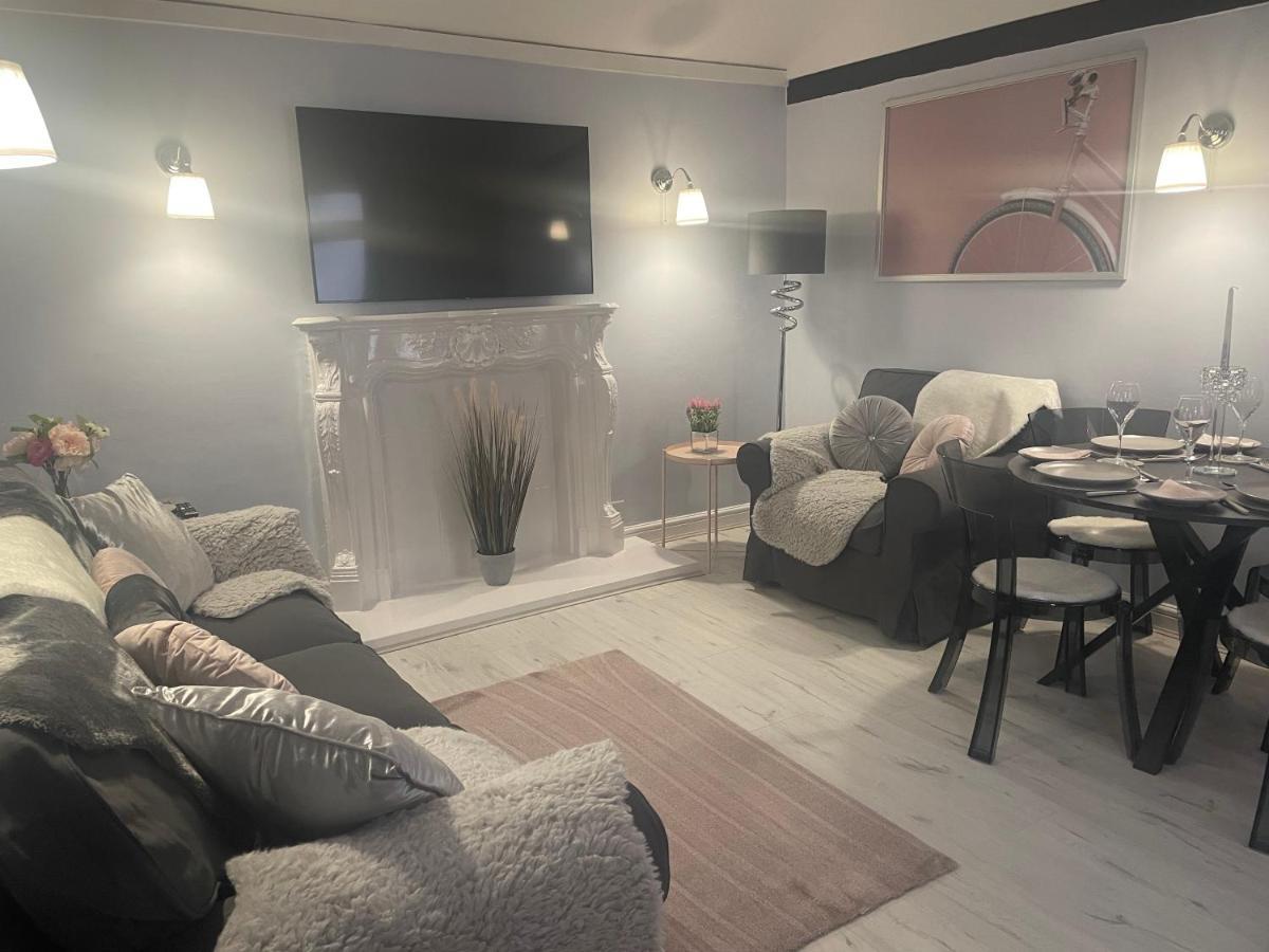 Courtyard Holiday Apartments Belper Bagian luar foto