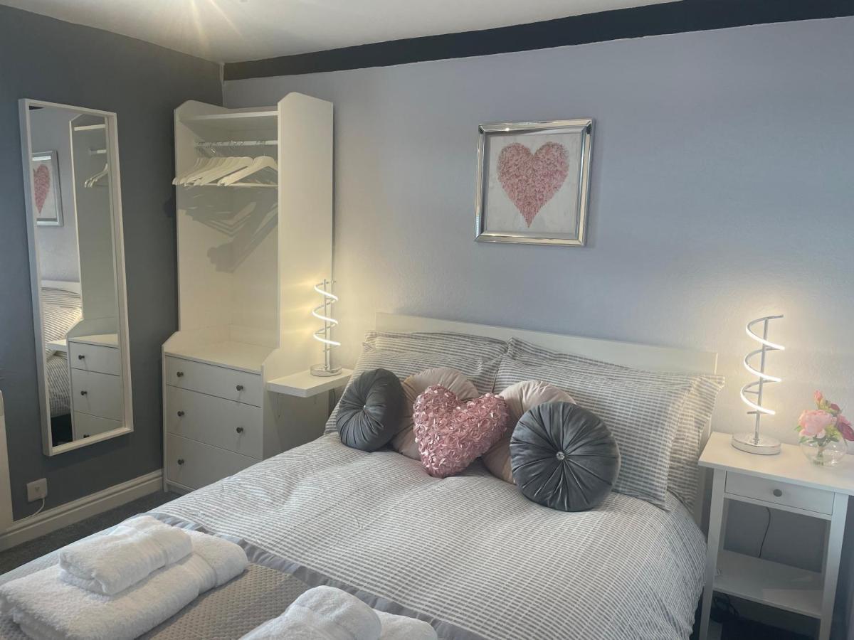 Courtyard Holiday Apartments Belper Bagian luar foto