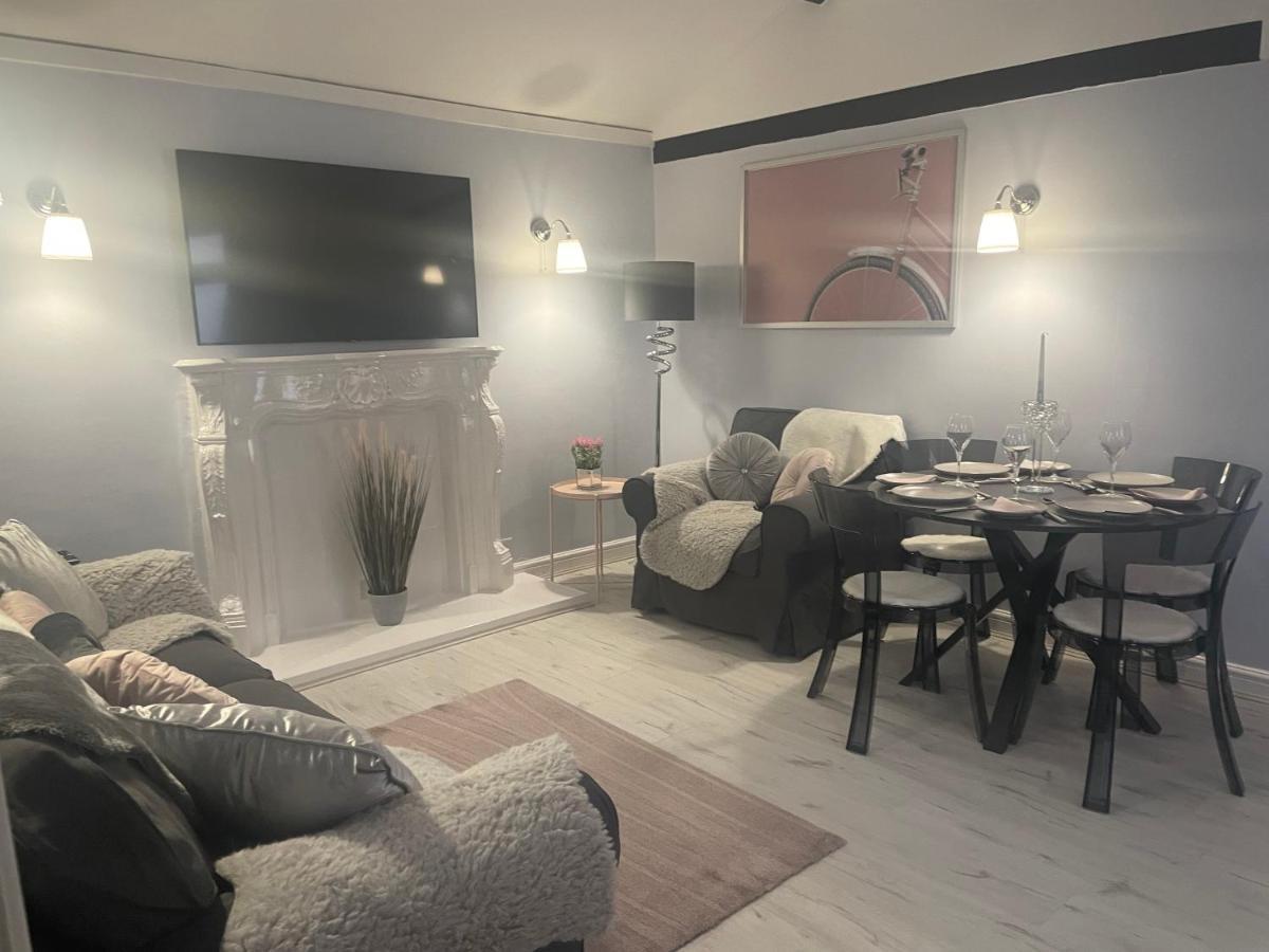Courtyard Holiday Apartments Belper Bagian luar foto