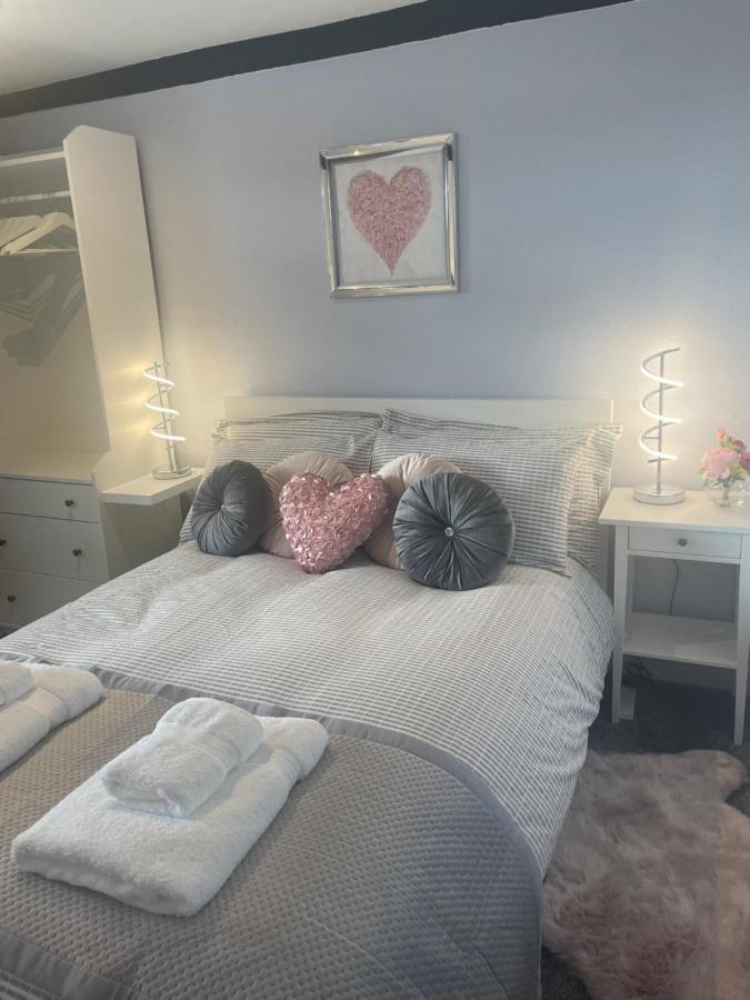 Courtyard Holiday Apartments Belper Bagian luar foto