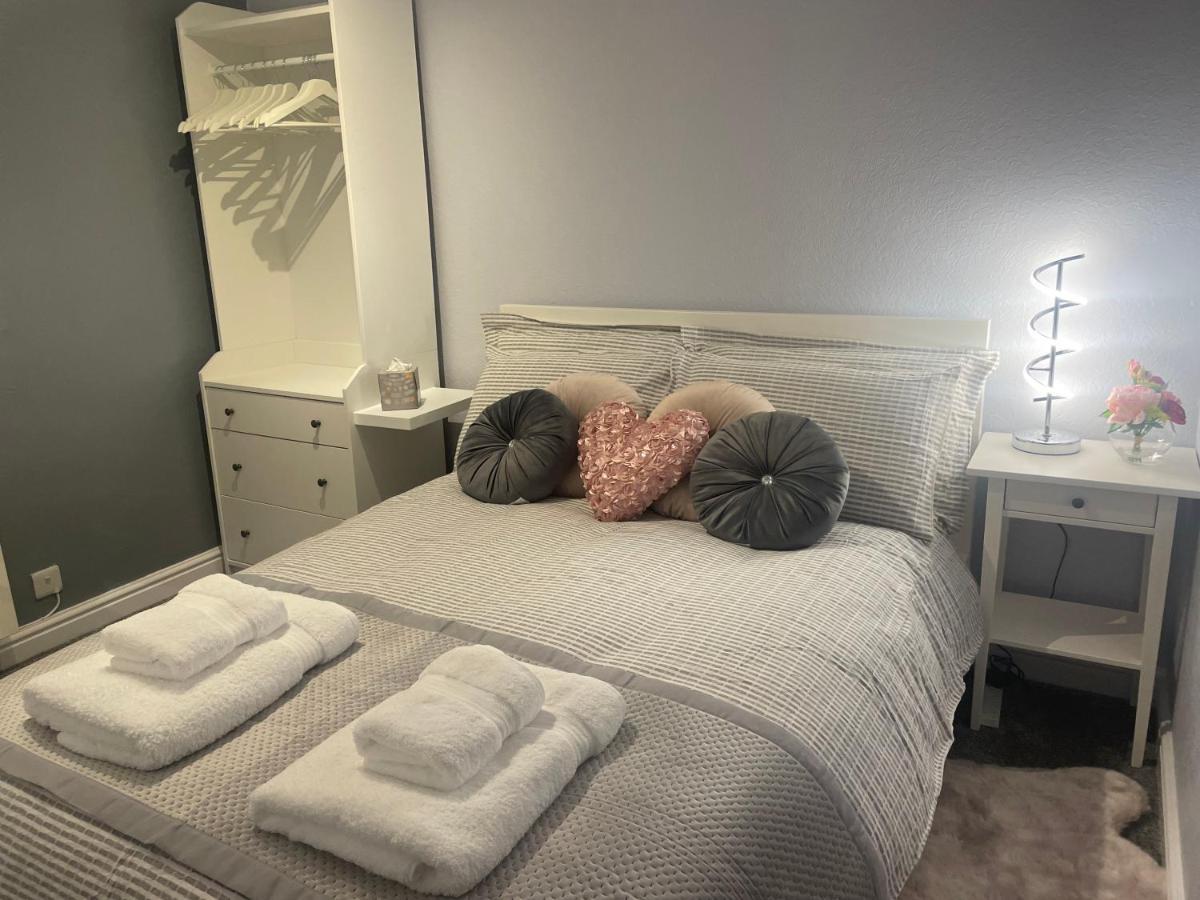 Courtyard Holiday Apartments Belper Bagian luar foto