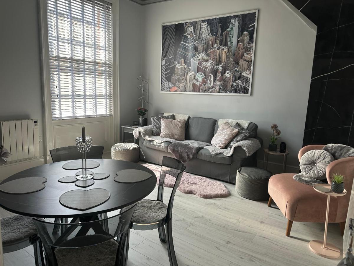 Courtyard Holiday Apartments Belper Bagian luar foto