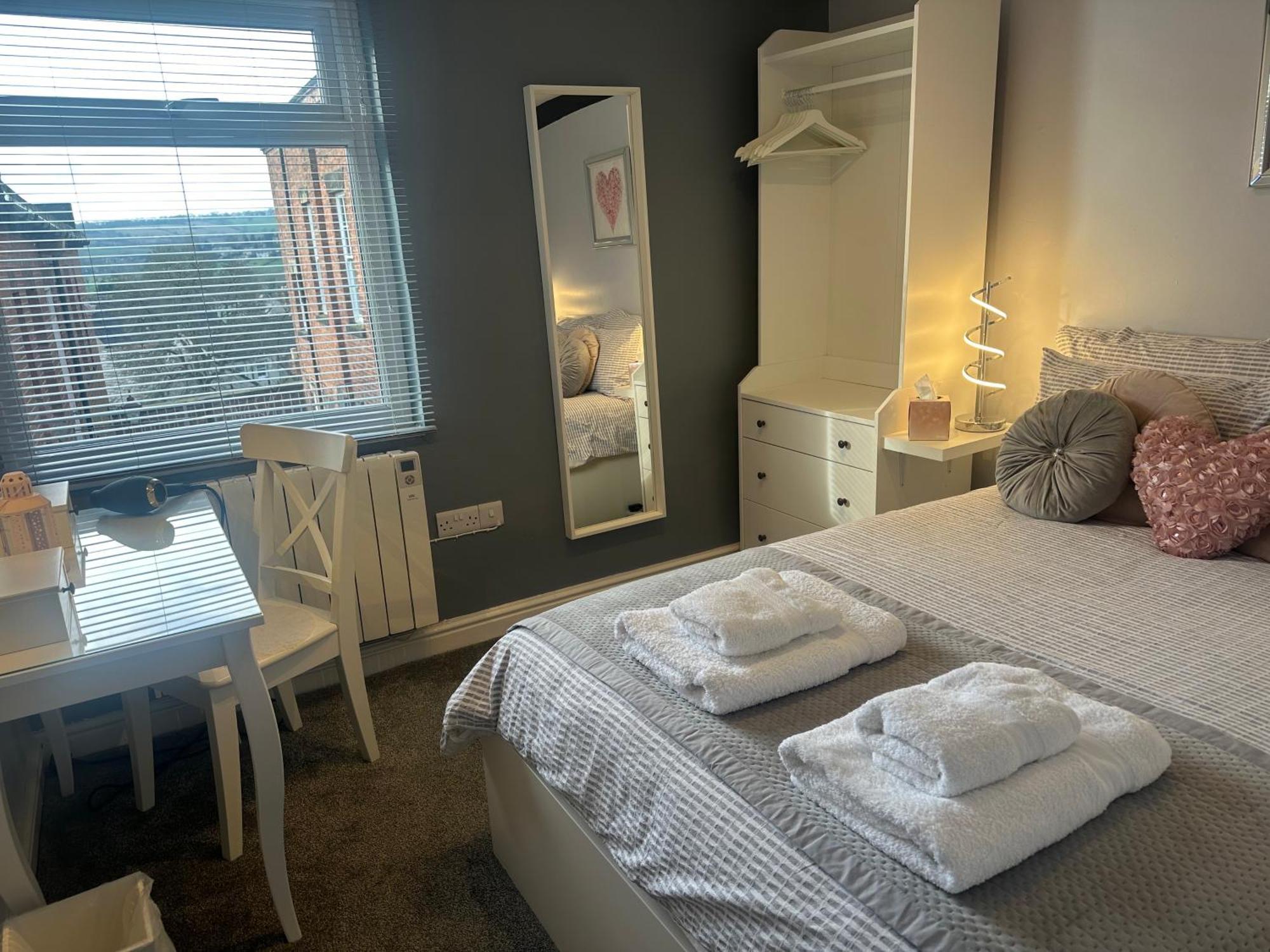 Courtyard Holiday Apartments Belper Bagian luar foto