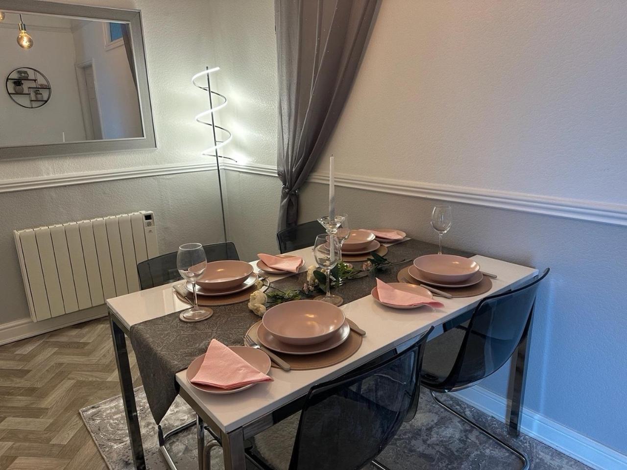 Courtyard Holiday Apartments Belper Bagian luar foto
